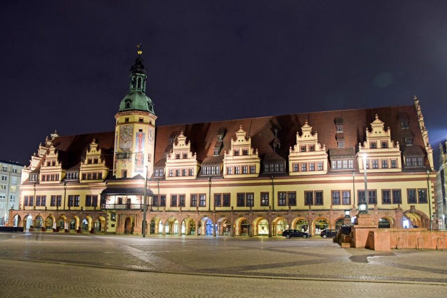 1.5-Hour Historical Tour of Leipzig with Costumed Guide - The “dimly lit corners” approach: how the walk supports the stories