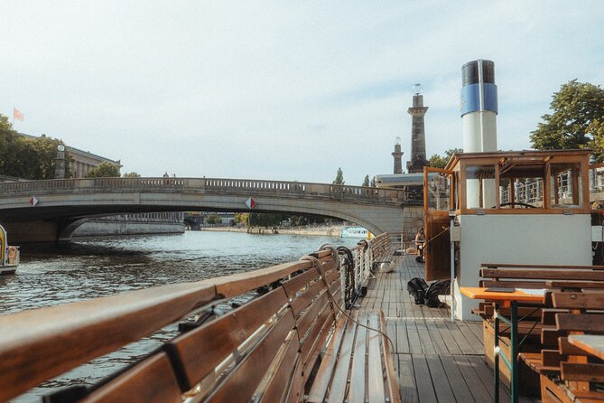 1-hour Sightseeing Boat Cruise Through Historic City Center - A 1-hour Berlin cruise is a smart way to see more, faster