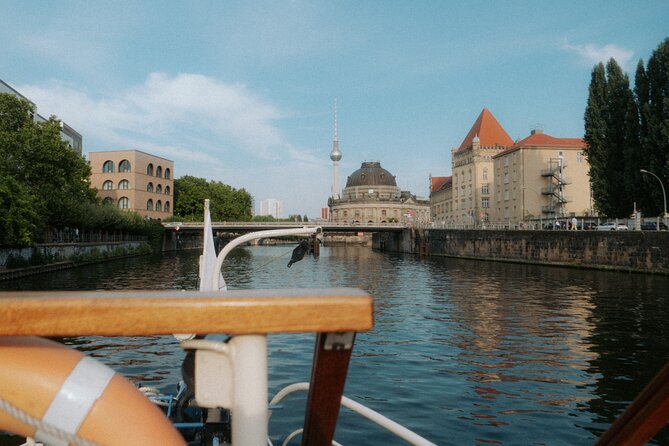 1-hour Sightseeing Boat Cruise Through Historic City Center - Regierungsviertel: the view of power, without the walking