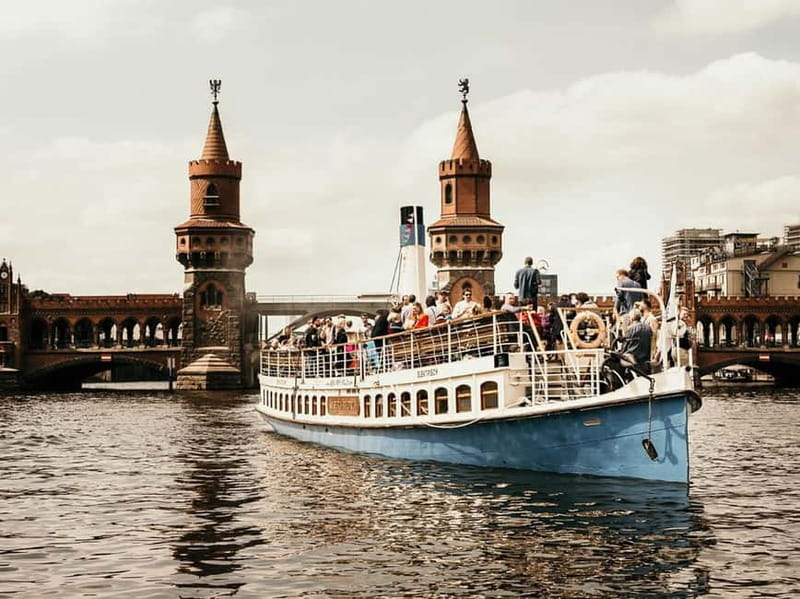 1h Berlin-Cruise with 140 year old electrified steamship - Starting opposite Berlin Cathedral: your first photo moment