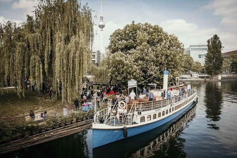 1h Berlin-Cruise with 140 year old electrified steamship - Tiergarten approach: a calmer feel before the final iconic stop