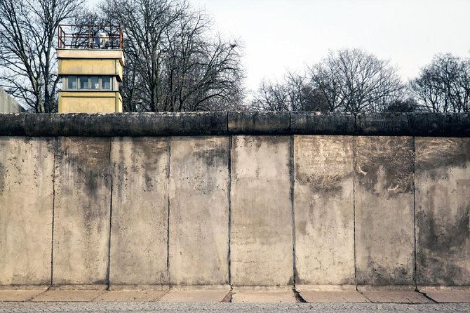 2 hour Private Walking Tour: The Berlin Wall & the Cold War - Cold War Berlin you can actually walk through in 2 hours