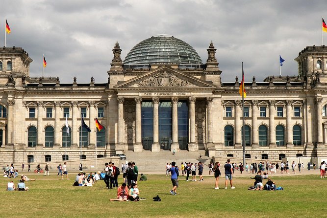 5hours: Guide, Chauffeur & Photographer in Berlin private Tour - Berlin in 5 hours, with a driver who also shoots photos