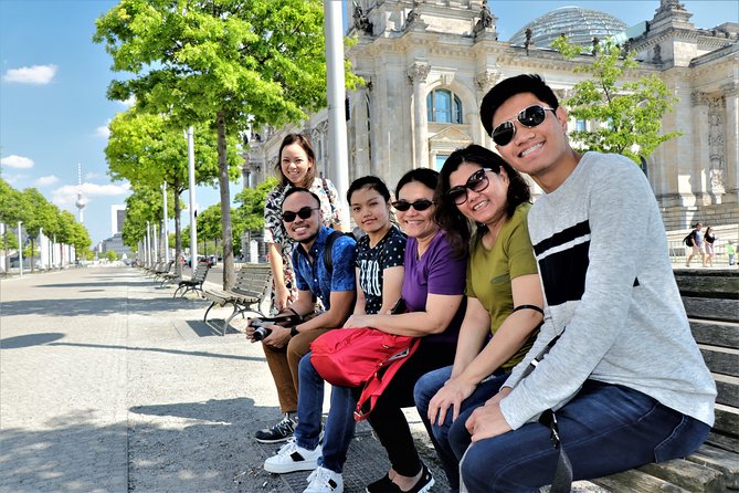 5hours: Guide, Chauffeur & Photographer in Berlin private Tour - West Berlin highlights: Kudamm, KaDeWe, Charlottenburg, and the big governmental sights