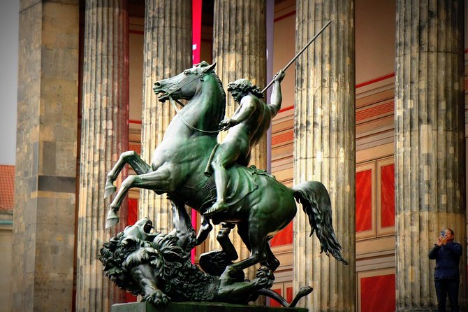 5hours: Guide, Chauffeur & Photographer in Berlin private Tour - The sweet stop: Rausch Schokoladenhaus and Friedrich der Große