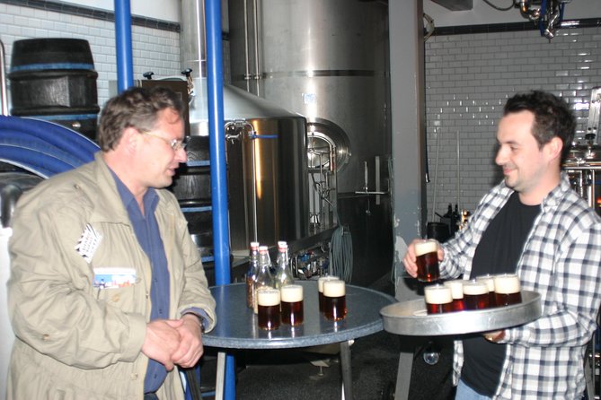 Altbier safari in Düsseldorf - The guides: English delivery and beer-hall storytelling
