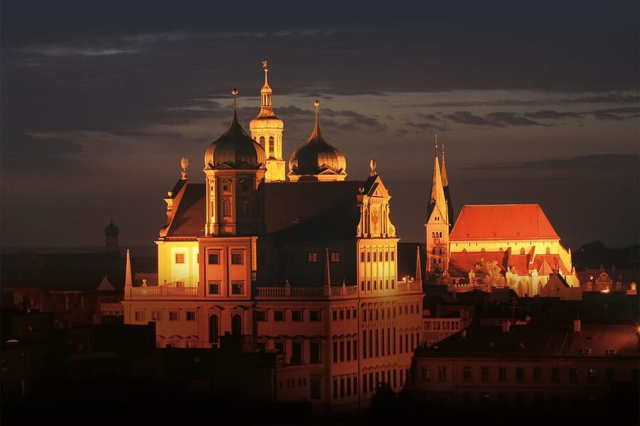 Augsburg: Illuminated Guided Evening Walking Tour - Why Augsburg looks different once the streetlights turn on
