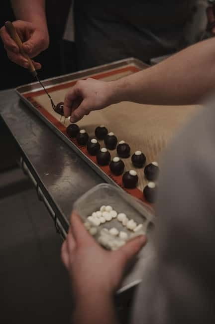 Bamberg: Historical Tour in German with Brewery Visit - Malting and samples: the small moments that make the visit click