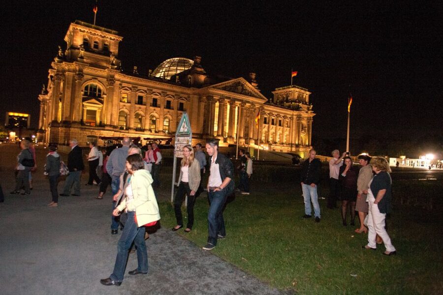 Berlin: 1.5-Hour Comedy Bus Tour in German - Rotes Rathaus and Reichstag: Why the Side Stories Matter