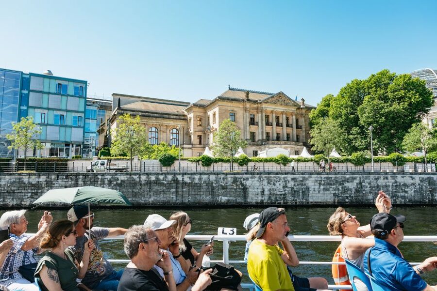 Berlin: 1-Hour City Tour by Boat with Guaranteed Seating - Meeting Points: Where You Go, and How to Avoid the Usual Confusion