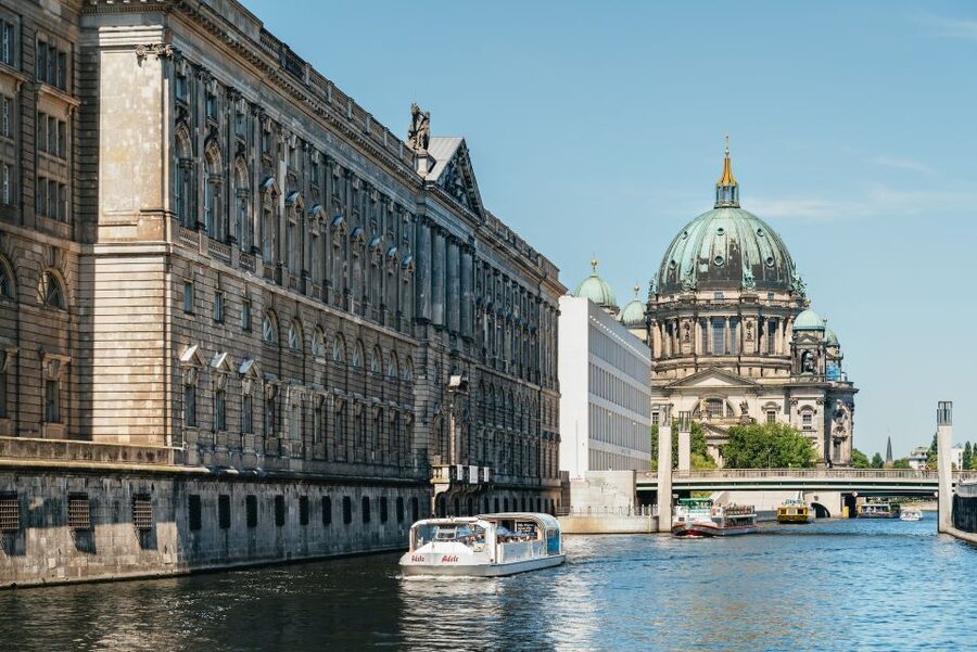 Berlin: 1-Hour City Tour by Boat with Guaranteed Seating - Small Timing Tips That Make a Big Difference