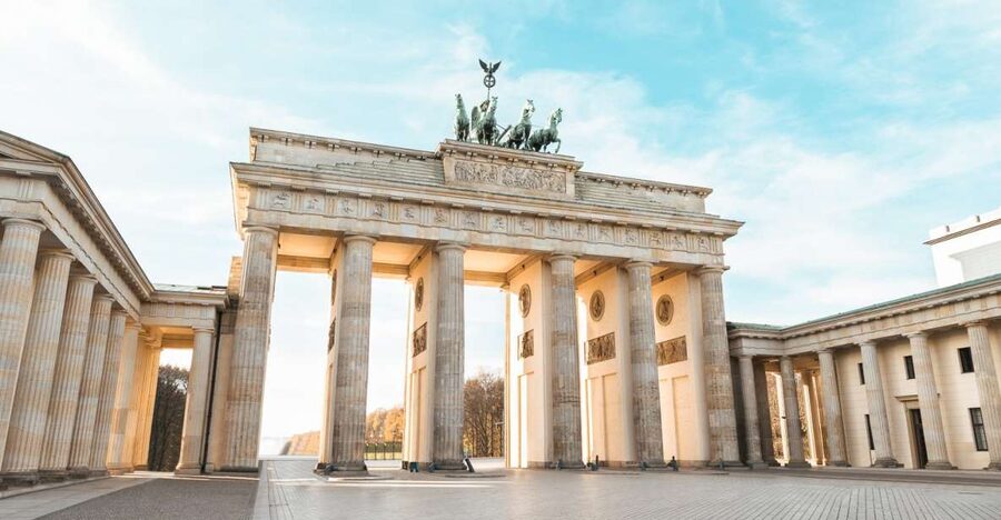 Berlin: 1-Hour Guided Tour of the Historic Center - Entering Berlin Mitte’s Story Loop, Unter den Linden to Brandenburg Gate