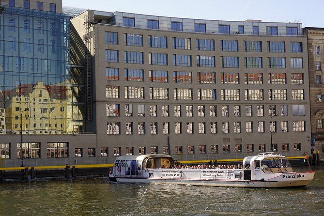 Berlin: 1-hr Boat Tour with Bilingual Live Guide (DE/EN) - Price and Value at About $22 for 60 Minutes