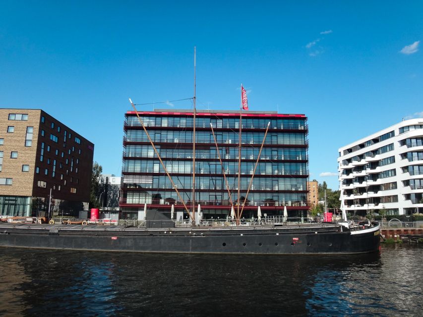 Berlin: 2.5-Hour East Side Boat Cruise with Commentary - Friedrichstraße and the Tränenpalast area, with Schiffbauerdamm views