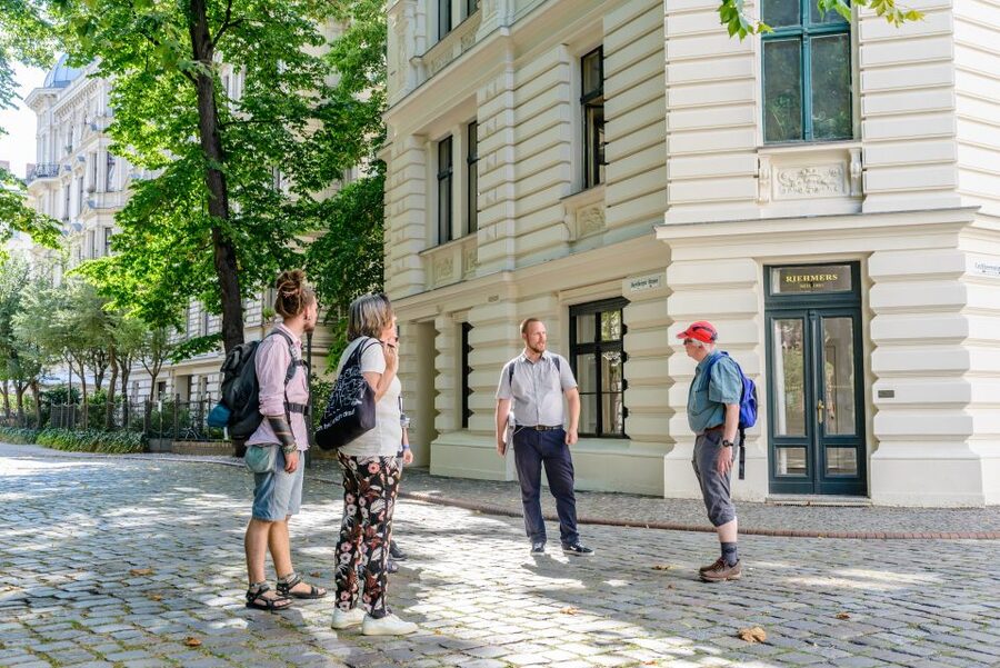 Berlin: 2.5-Hour Walking Tour through Kreuzberg 61 - Platz der Luftbrücke to a printing-related memorial