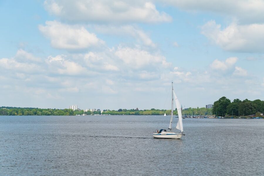 Berlin: 2-Hour Lake Oberhavel Cruise from Tegel - A two-hour cruise that turns the volume down