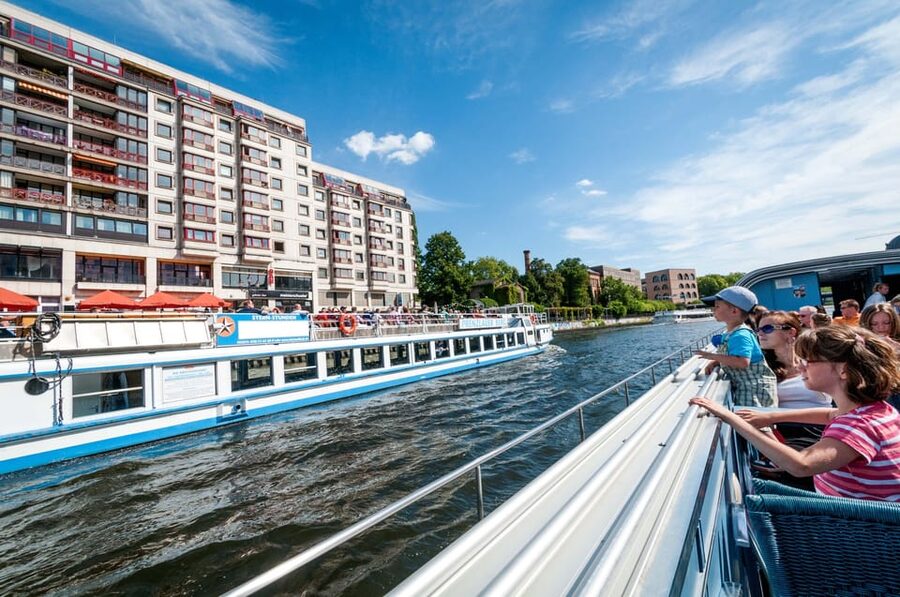 Berlin: 3.25-Hour Spree & Landwehrkanal Boat Tour - Food and drinks: not included, but available onboard