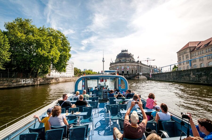 Berlin: 3.25-Hour Spree & Landwehrkanal Boat Tour - Museum Island from the water, the classic sights look different