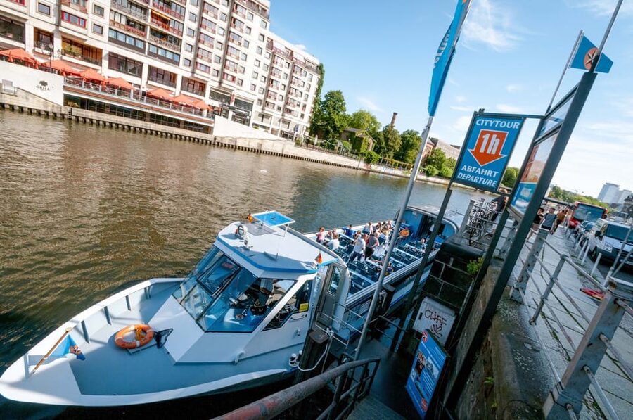 Berlin: 3.25-Hour Spree & Landwehrkanal Boat Tour - Government District buildings, where the city becomes political