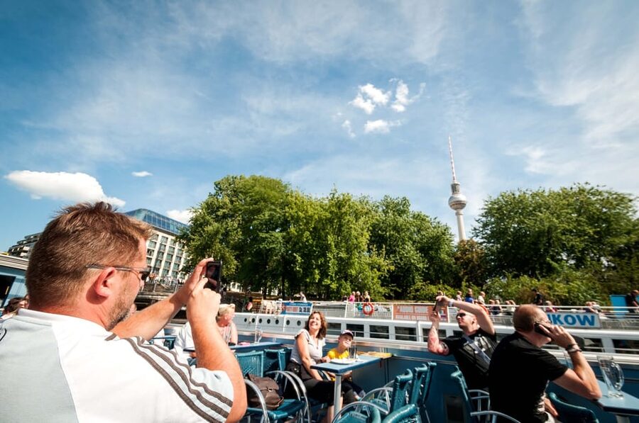 Berlin: 3.25-Hour Spree & Landwehrkanal Boat Tour - Comfort and timing: seats, weather, and staying awake
