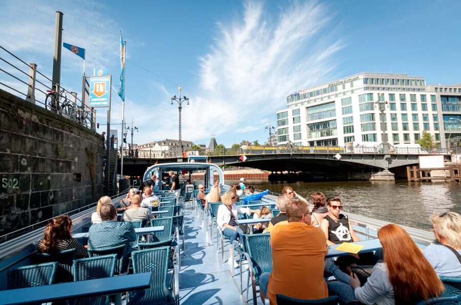 Berlin: 3.25-Hour Spree & Landwehrkanal Boat Tour - Audio, headphones, and what to do if English feels quiet