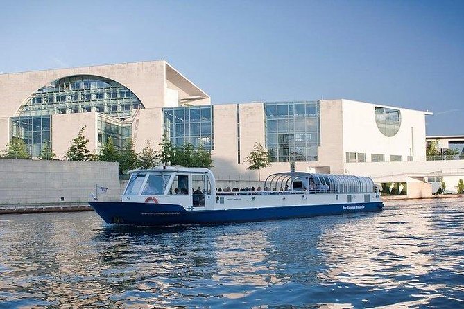 Berlin 3-Course Dinner Cruise - Boat Vibe and Seating: Small Tables, Real-Time Comfort