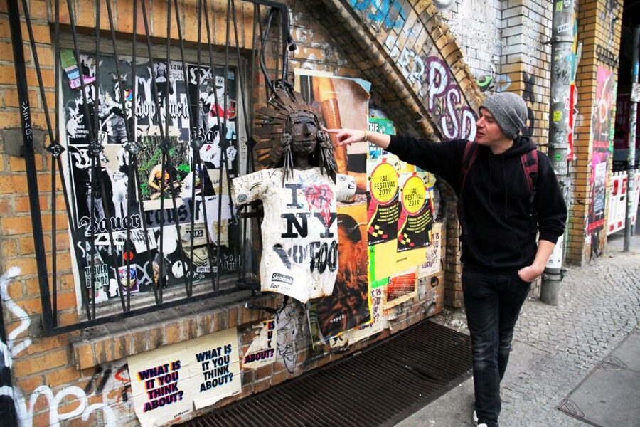 Berlin: 3-Hour Street Art Tour - Courtyards, architecture, and the city you might miss