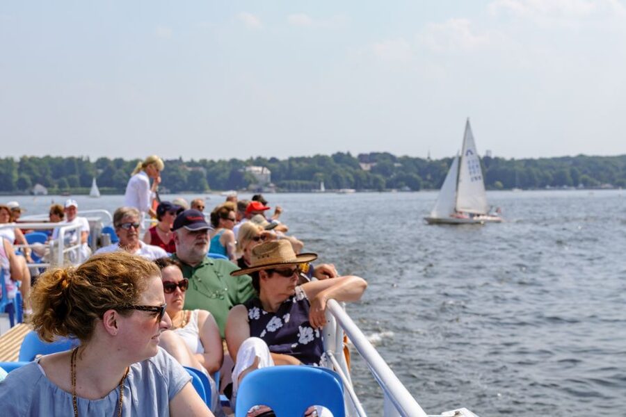 Berlin: 3-Hour World Heritage Cruise to Potsdam - Food and Drinks: What Is Included and What Costs Extra