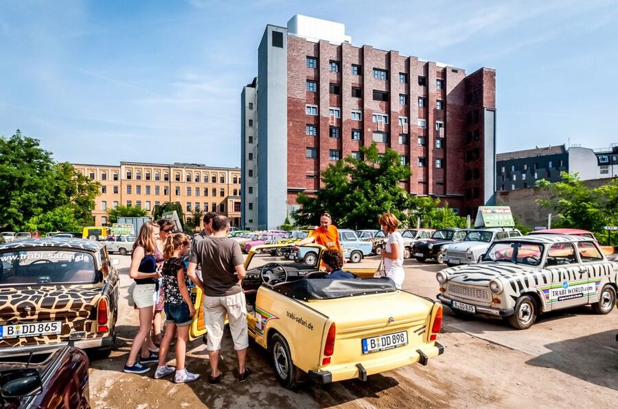 Berlin: 75-minute Trabi Safari - East Berlin Energy: East Side Gallery to Oberbaum Bridge