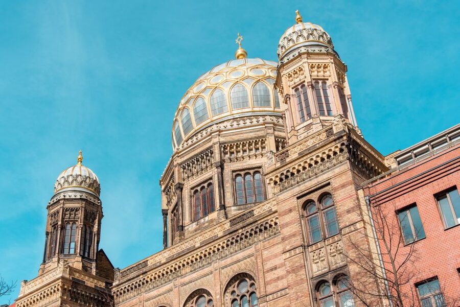 Berlin: Backyards of Berlin 2-Hour Tour - Sophienstraße and the multicultural life behind the gates