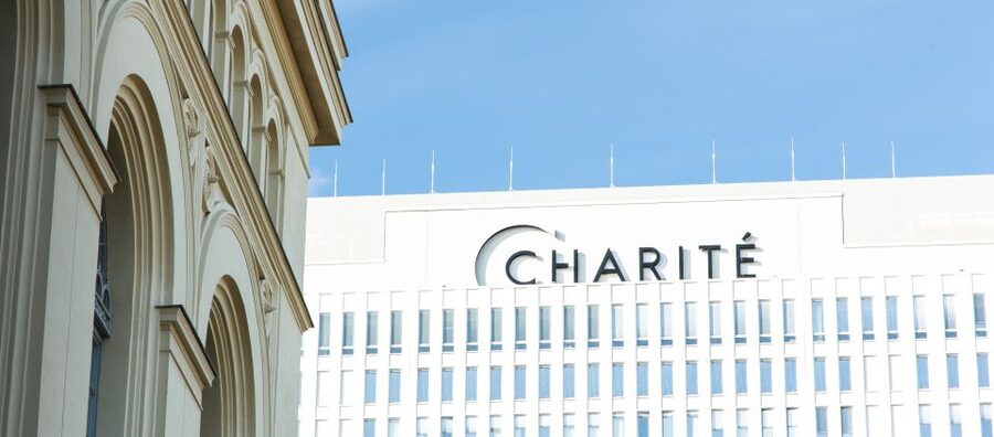 Berlin: Berlin Charité Guided History Tour - A 2-Hour Walk Through 300 Years of Charité Medicine