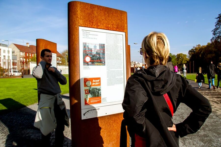 Berlin: Berlin Wall Tour Berlin East West - How the 75 minute Wall walk really unfolds