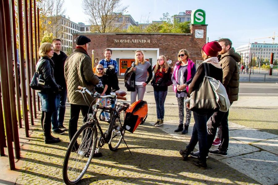 Berlin: Berlin Wall Tour Berlin East West - Real world tips to make the most of it