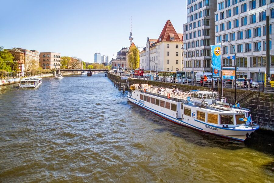 Berlin: Boat Tour Along the River Spree - Getting There: Friedrichstrasse Pier, Timing, and Seating Reality