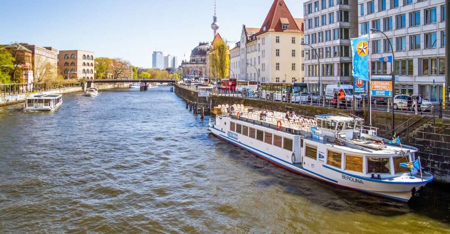 Berlin: Boat Tour Along the River Spree - The Full Route: From Chancellery Views to Charlottenburg Palace