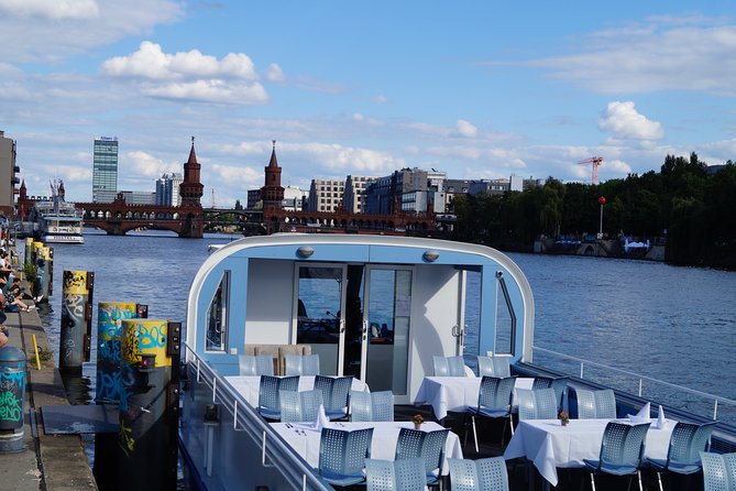 Berlin Capital 4-Course Sunset Dinner Cruise Including Drinks - Onboard Vibe, Service Rhythm, and the Real Food Experience