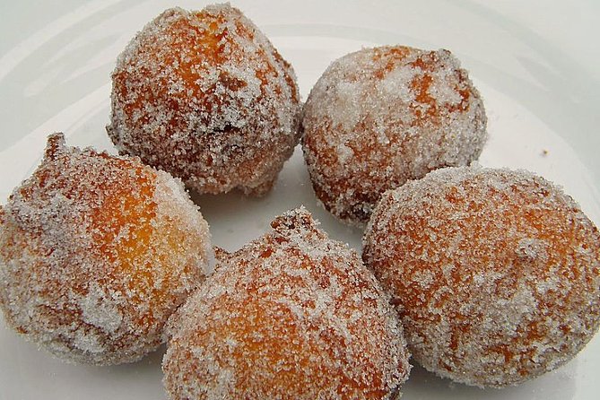 Berlin Christmas Markets with Culinary Tour - Stop 2: Konnopke’s Imbiss, East Berlin street-food at snack speed