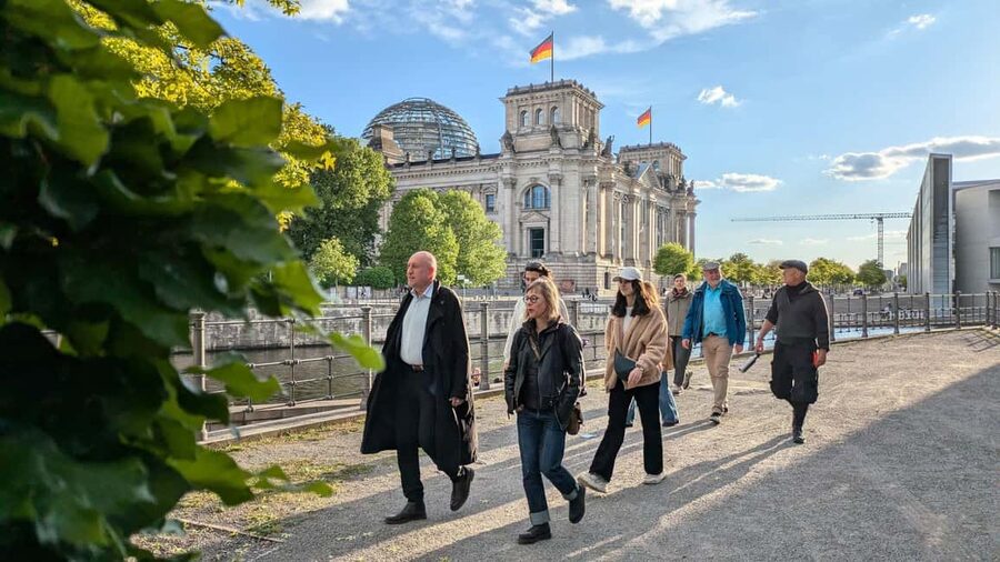 Berlin City walk Government District and Places of Democracy - Why this Berlin government district walk works