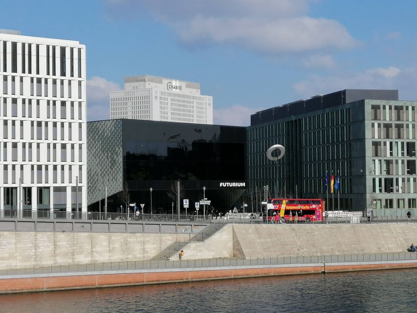 Berlin City walk Government District and Places of Democracy - The Reichstag part: what you get, what you do not
