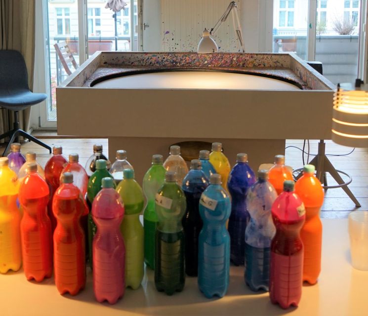Berlin: Create Your Own Spin Painting at Jans Echternacht - What you are really buying: surprise patterns plus real guidance