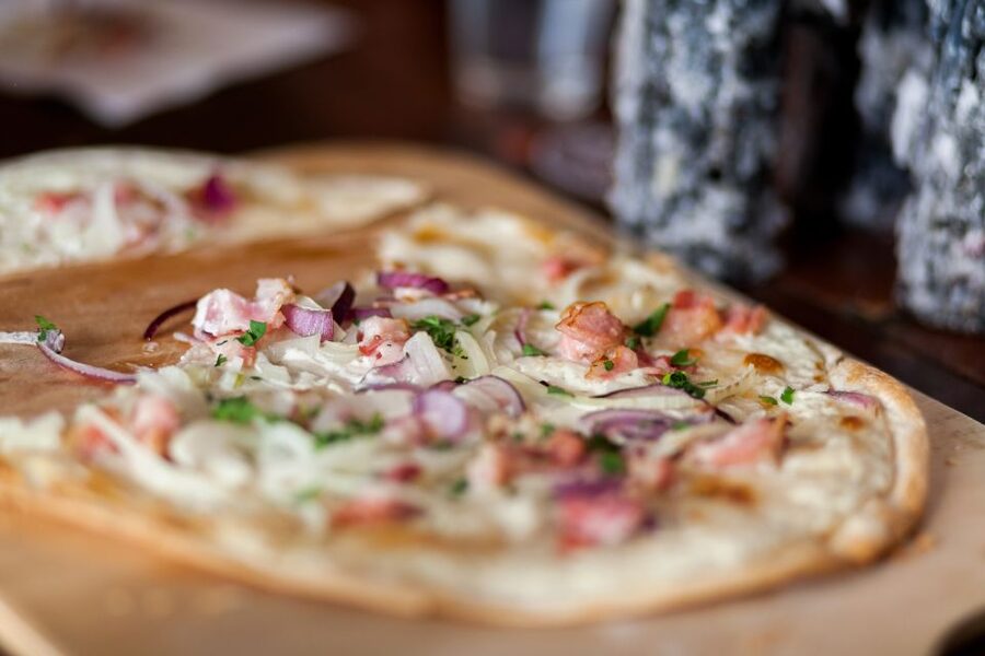 Berlin: Downtown Food Tour with 8 Authentic Local Tastings - Starting at Friedrichsbrücke: pace, meeting point, and what to expect