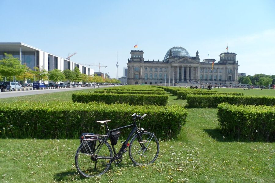 Berlin: E-Bike Tour of the Berlin Wall and Mitte Highlights - Mauerpark and Bernauer Strasse: where the Wall felt closest to people