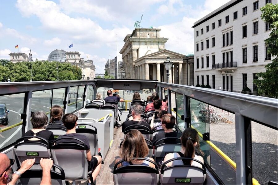 Berlin: East and West Hop-On Hop-Off Bus Tour - The end of the loop: Berlin Hauptbahnhof, Victory Column, and the Zoo area