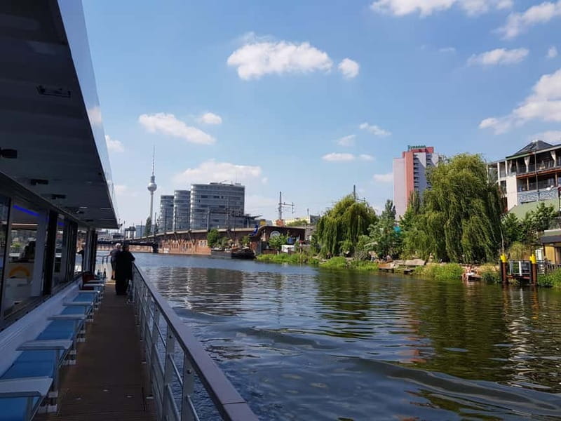 Berlin: East Side Gallery Spree Cruise in a Solar Catamaran - Key Things You Should Notice on This Spree Cruise