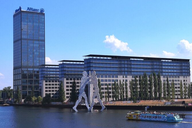 Berlin East Side Tour 2.5 hour cruise with commentary - A 2.5 hour Spree cruise that hits the big stuff fast