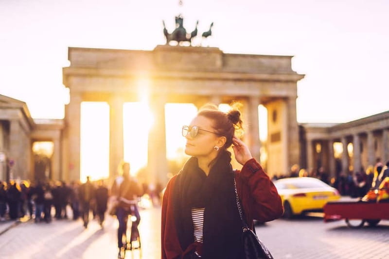 Berlin Essentials: Private Photoshoot at Berlin's top sites - A Pro Guides Your Poses and Chooses the Right Angles