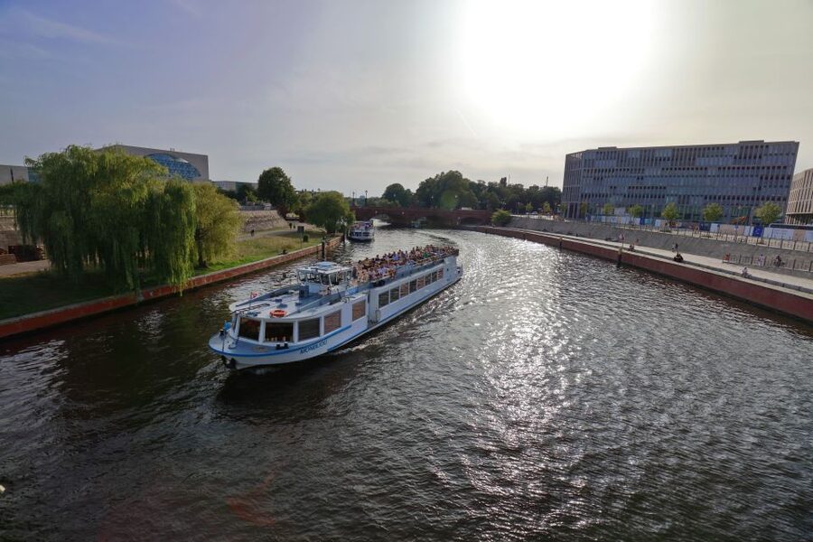 Berlin: Evening City Sightseeing Cruise - Key things to know before you board