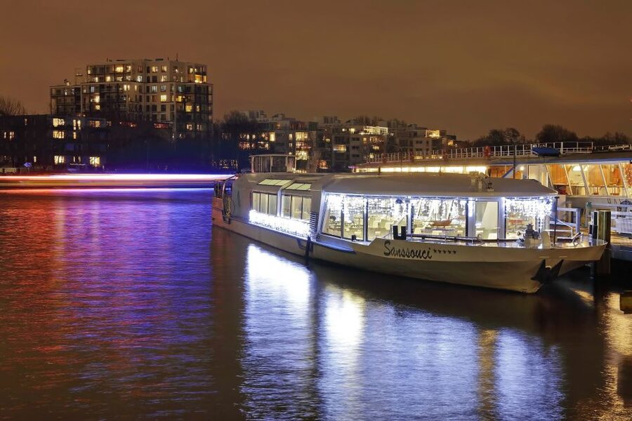 Berlin: Evening City Sightseeing Cruise - Berlin Cathedral and Museum Island: central landmarks from the water