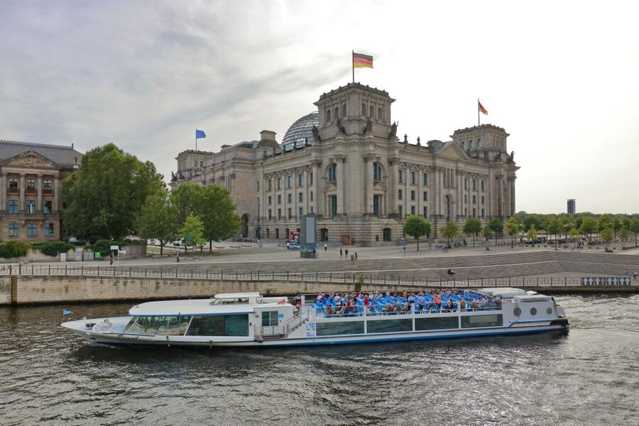 Berlin: Evening City Sightseeing Cruise - Westhafen Canal, ship canal, and the stretch that can feel quieter