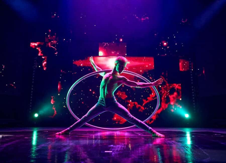 Berlin: "Flying Lights" - incl. Flying Steps – Variety Show - Flying Steps breakdance: street style with variety-level polish
